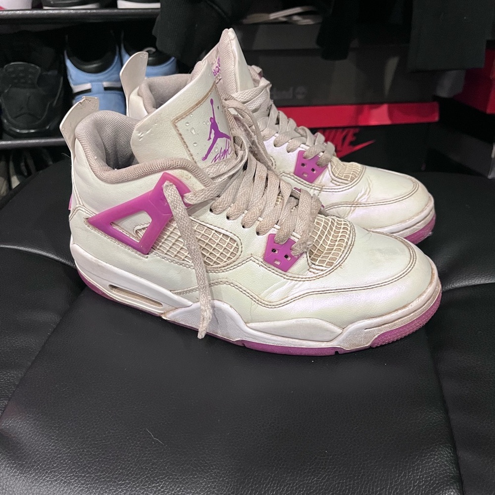 Air Jordan 4s ‘Hyper Violet’